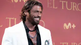 Can Yaman, 'Kelebekler Labirenti' Dizisi Çekimleri İçin Toledo'ya Gitti