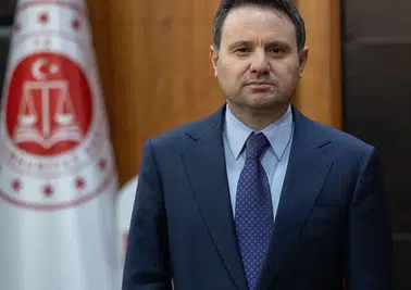 Akın Gürlek’in eşi kim, ne iş yapıyor? Resmî kaynaklarda mesleği var mı?