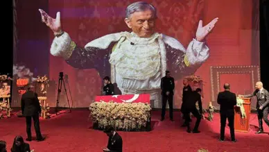 Haldun Dormen'in Final Gösterimi: Tiyatrocu Seyircilerden Coşkulu Alkışlarla Uğurlandı