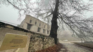 Diyarbakır'daki 486 yıllık Atak Ulu Camii sisle kaplandı, tarihi anlar yaşandı