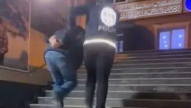 Polis yeleğiyle canlı yayın yapan şahsa operasyon: Avcılar'da suçüstü yakalandı