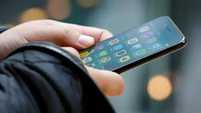 Devler liginde beklenmedik veda: Milyarlarca dolarlık borç yükü telekom devini pes ettirdi