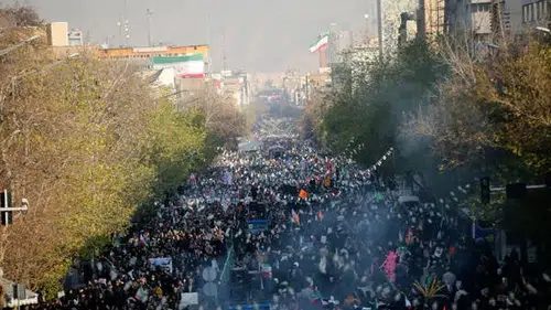 İran'da Devrimsel Süreç Gözlemleniyor