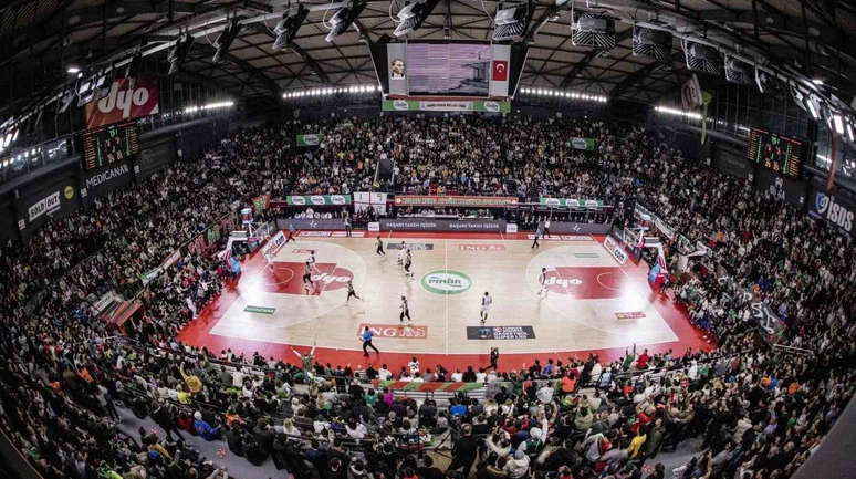 Karşıyaka-Fenerbahçe Basketbol Maçı Tam Kapasiteyle Gerçekleşti