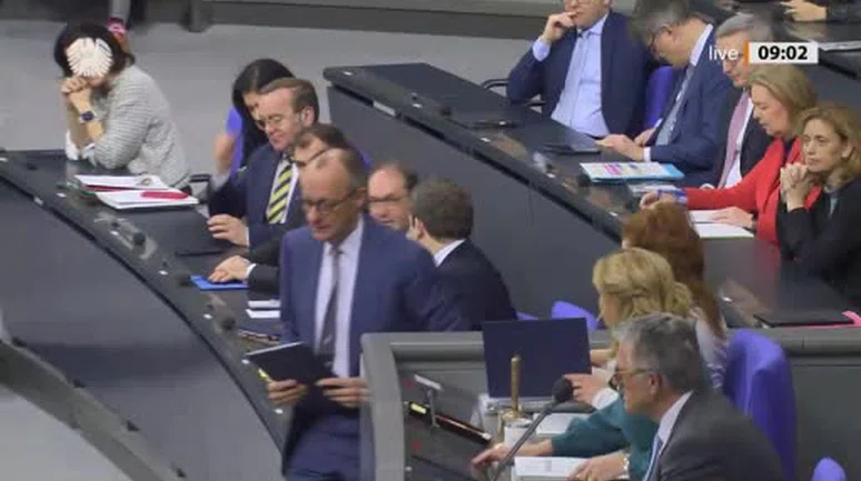 Merz, ABD Başkanı Trump'ın Afganistan Politikalarına Tepki Gösterdi