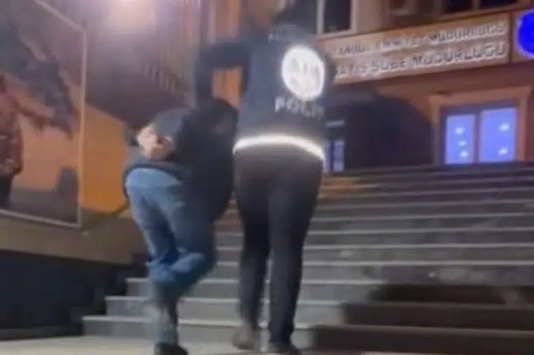 Polis yeleğiyle canlı yayın yapan şahsa operasyon: Avcılar'da suçüstü yakalandı