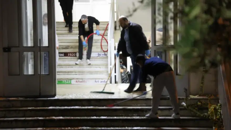 Kahramanmaraş’ta kanlı saldırının izleri siliniyor: Okulda hüzünlü temizlik mesaisi