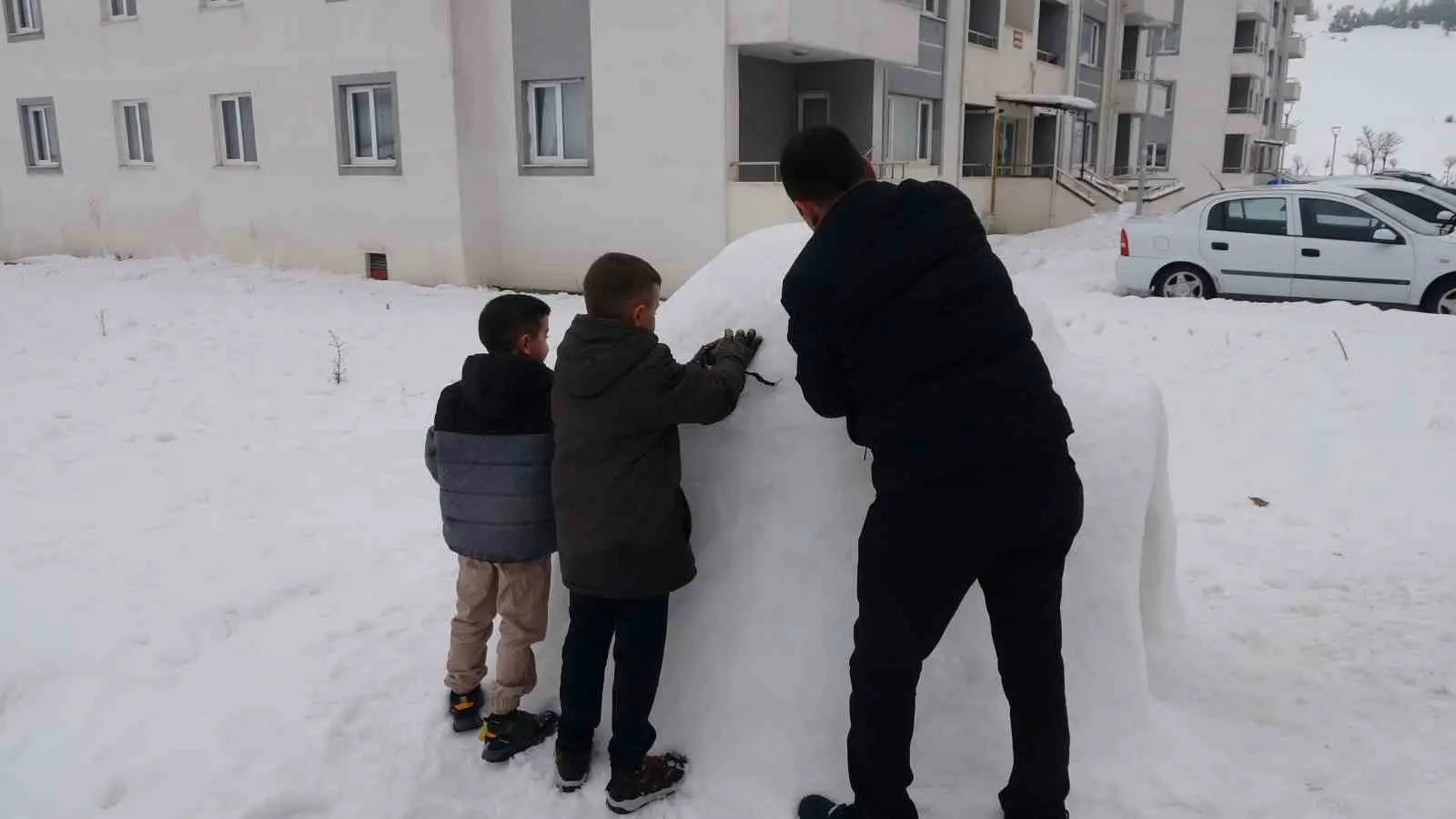 bu-eskimo-evi-alaskada-degil-yozgatta