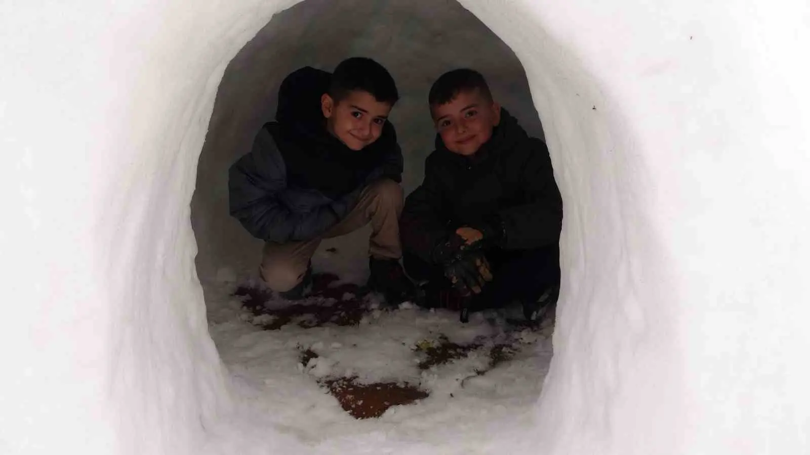 bu-eskimo-evi-alaskada-degil-yozgatta