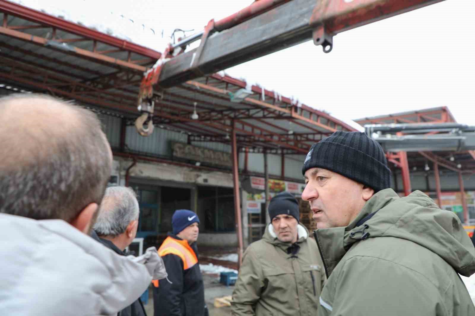 Toptan sebze iş yerlerindeki hasar.