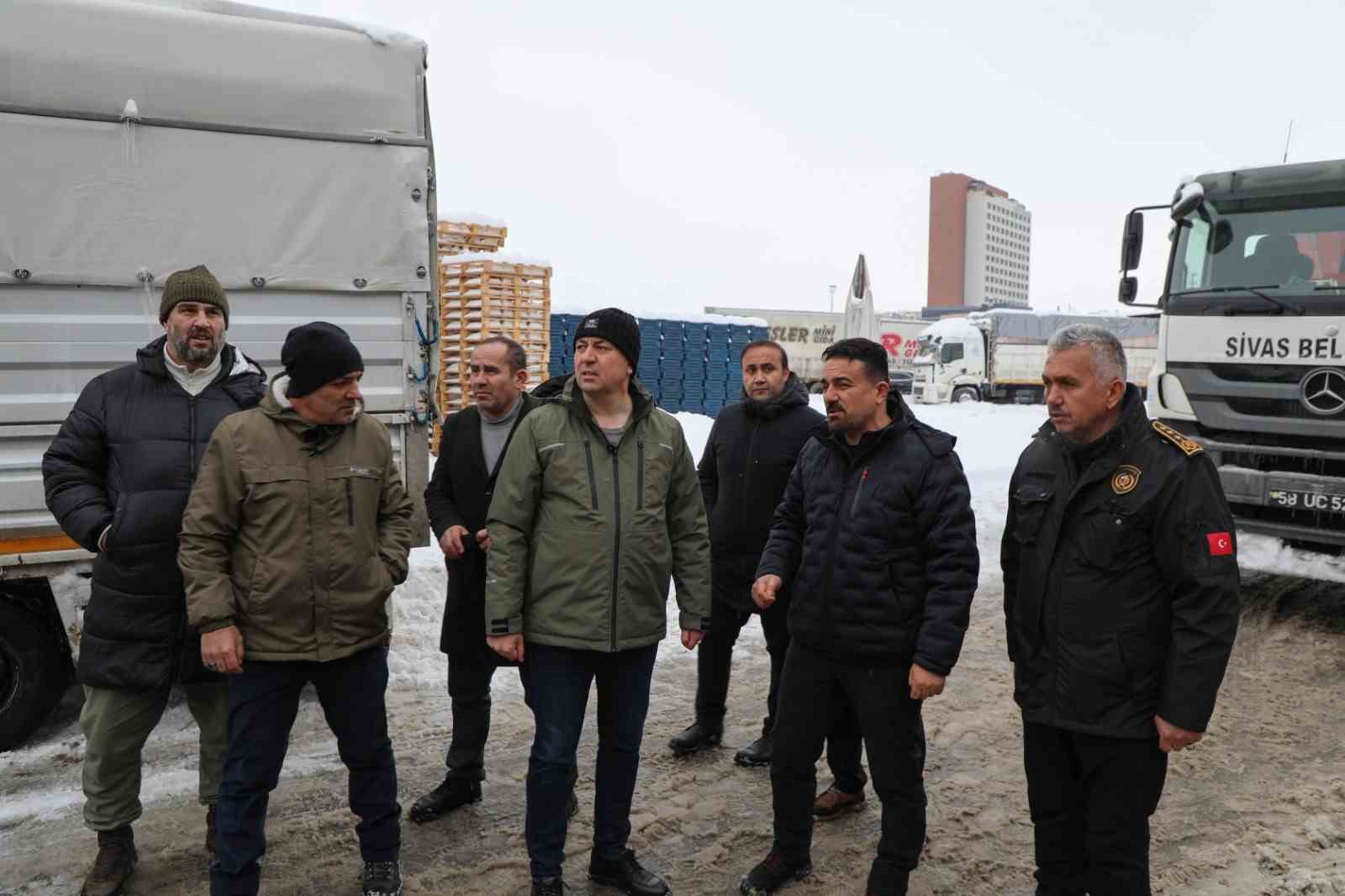 İnceleme yapan belediye ekipleri.