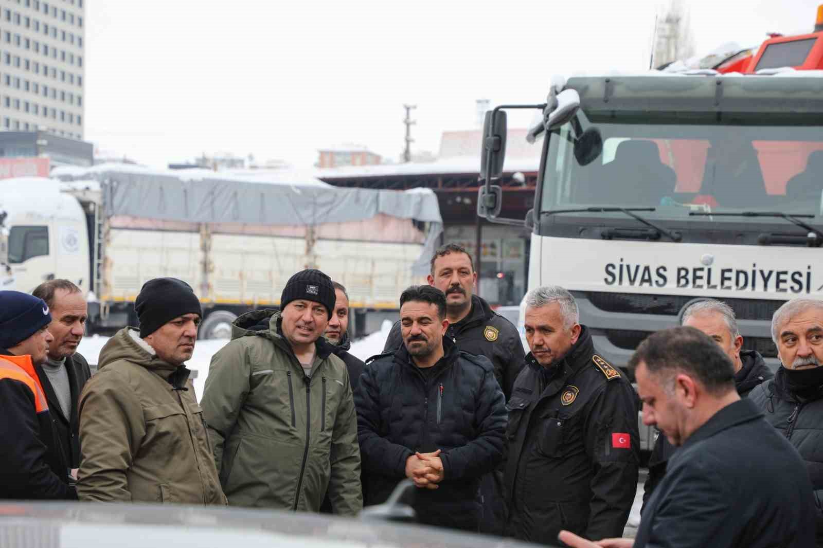 Başkan Uzun sahada.