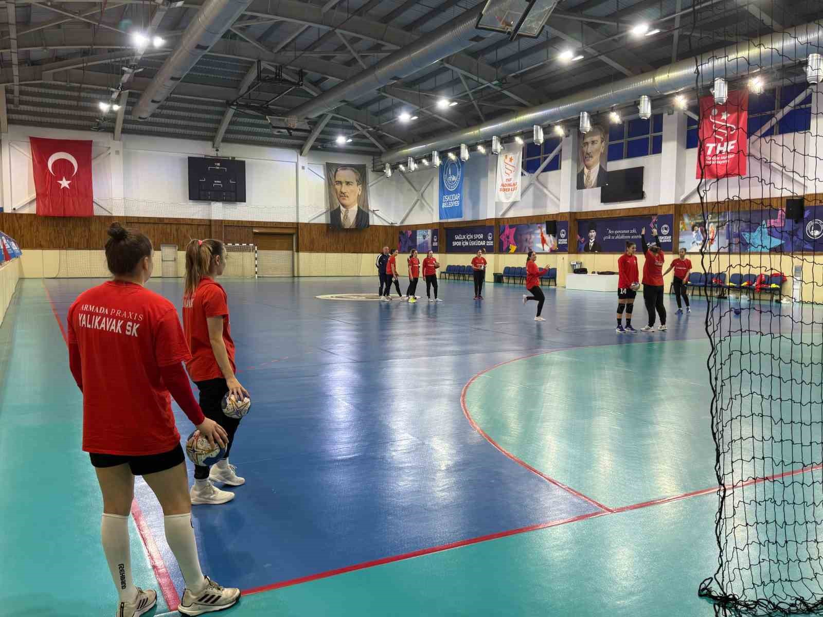 yalikavakspor-uskudar-belediyespor-maci-oncesi-istanbulda-son-antrenmanini-yapti