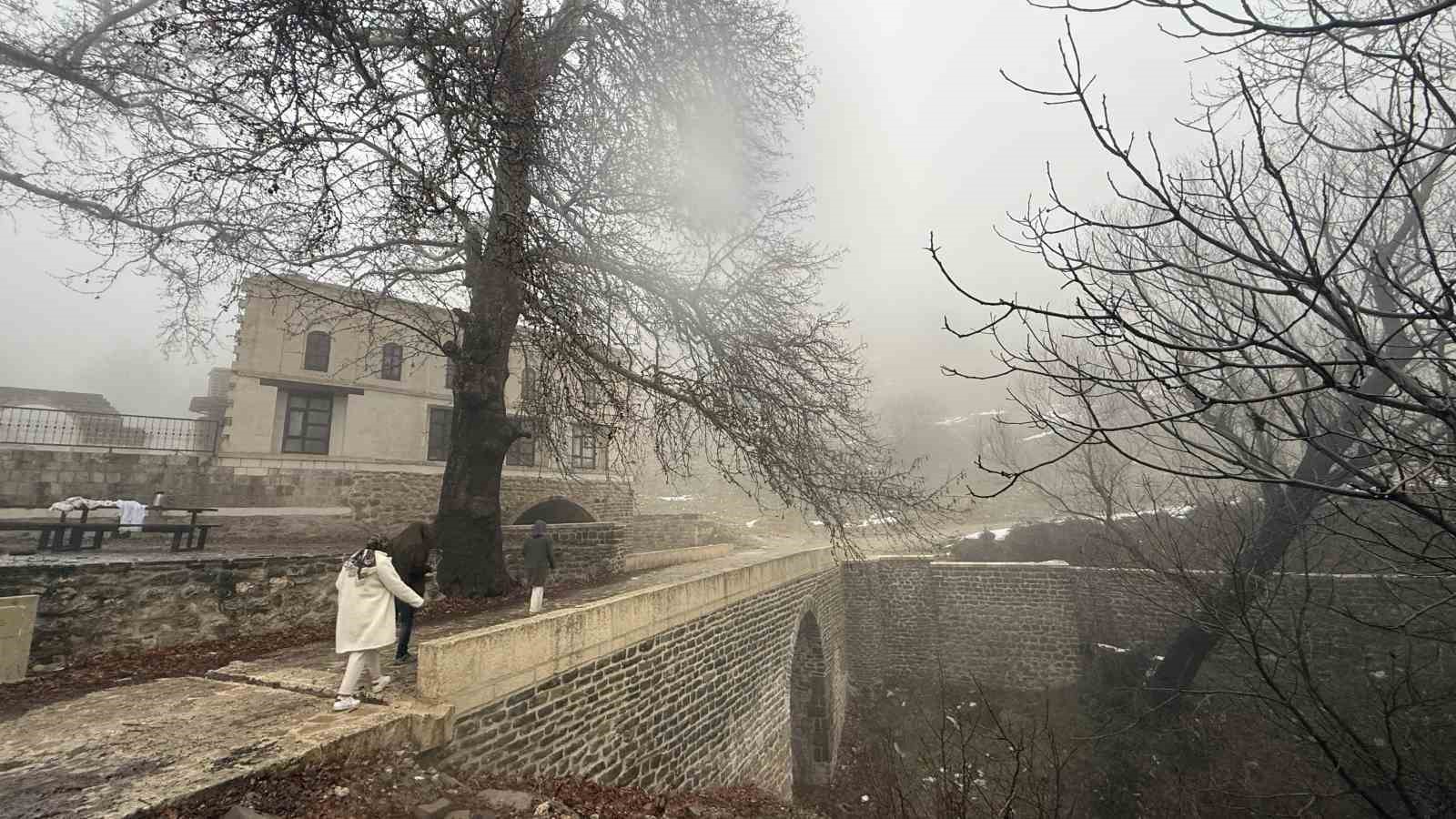 licedeki-486-yillik-atak-ulu-camii-sis-icinde-kaldi