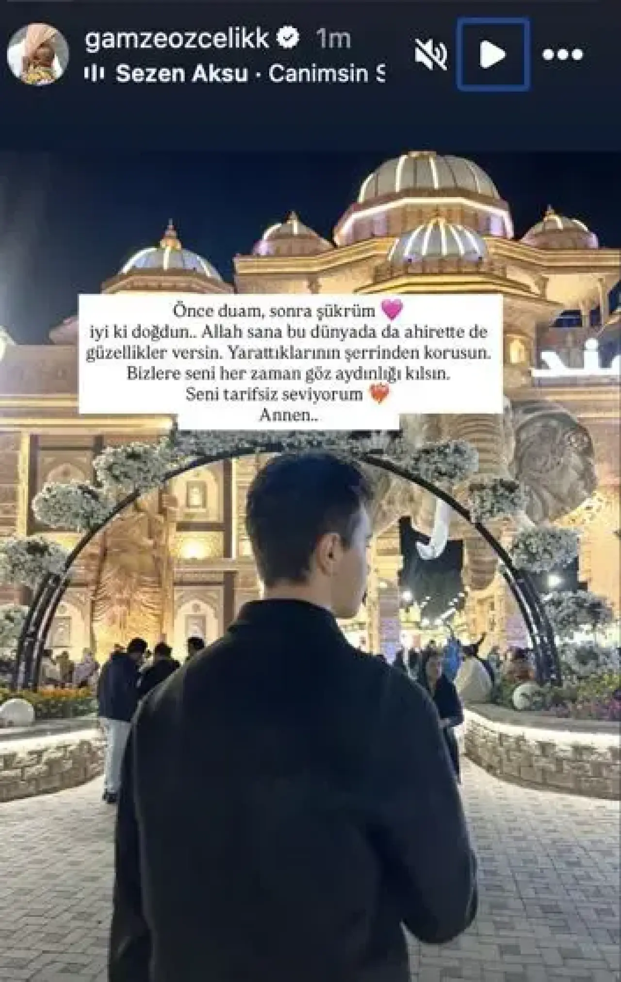 Gamze Özçelik'in Oğlu Murathan